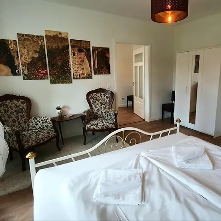 Pineapple Apartments Dresdner Heide mit Garten Appartement