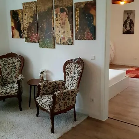 Appartement Pineapple Apartments Dresdner Heide mit Garten